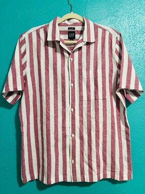GAP Men's Red and White Vertical Stripe Short Sleeve Shirt